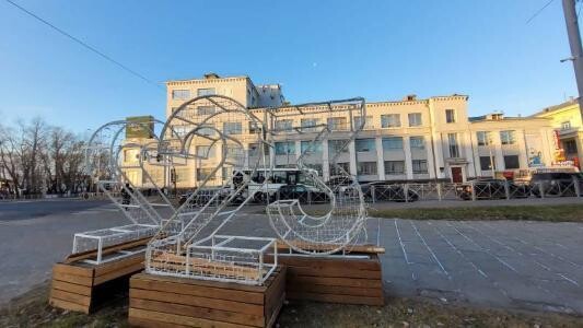Более 400 светодиодных конструкций: Архангельск начали украшать к Новому Году